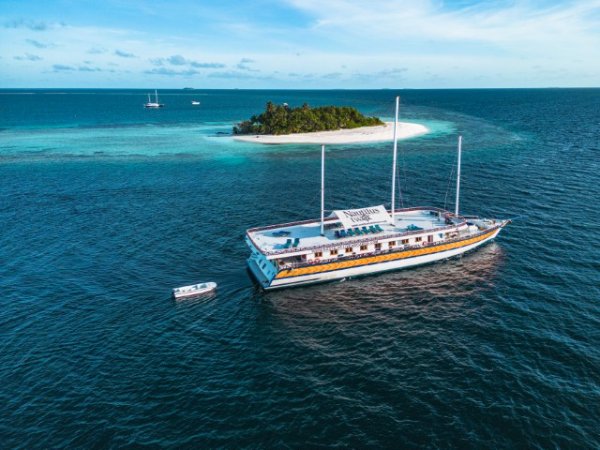 Nautilus-two-maldives (29) (Anpassat).jpg