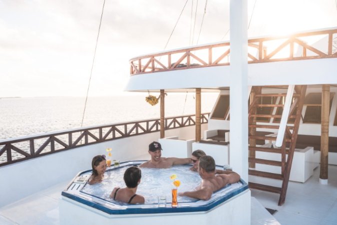 Nautilus-two-maldives (47) (Anpassat).jpg