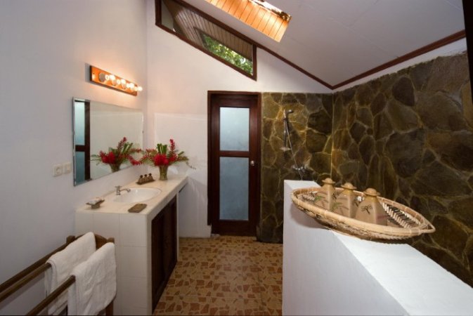 Murex Bathroom (Anpassat).jpg