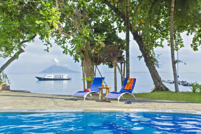 Murex Manado - Relax at Pool (Anpassat).jpg