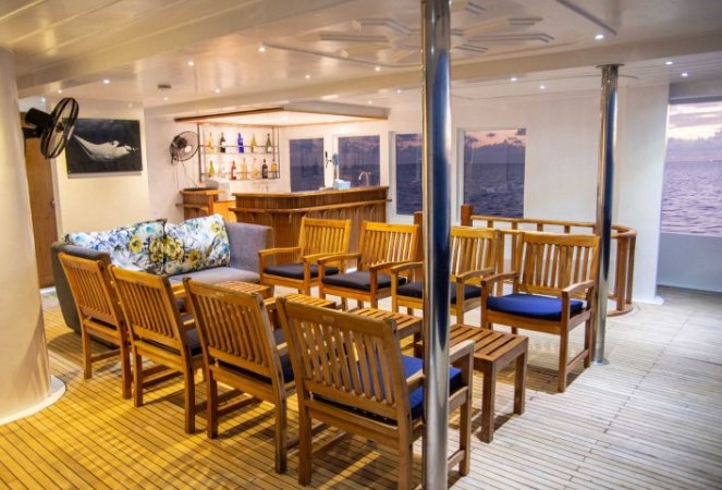 Virgo-bar-and-seating (Liten).jpg