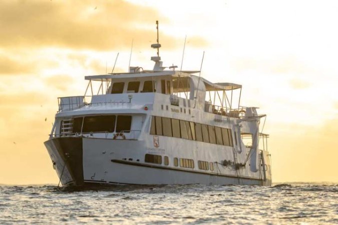 Galapagos-Liveaboard-Humboldt (4).jpg
