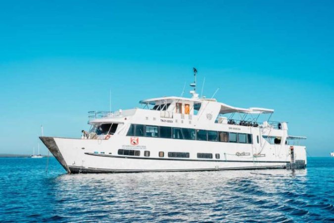 Galapagos-Liveaboard-Humboldt (6).jpg