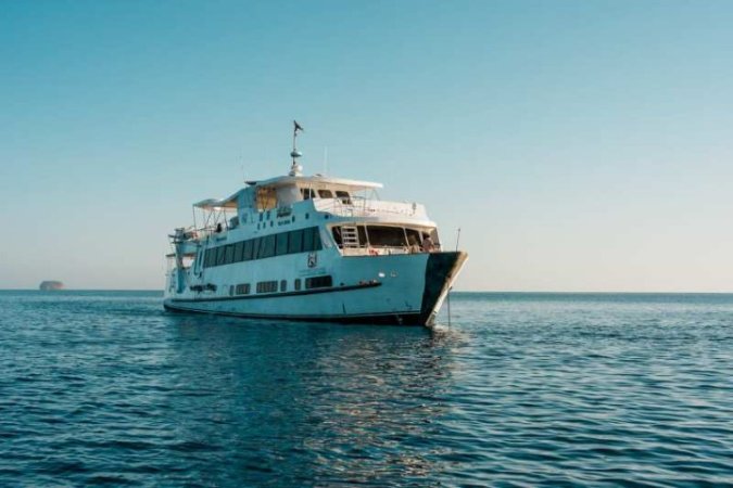 Galapagos-Liveaboard-Humboldt (7).jpg