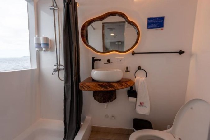 Galapagos-Liveaboard-Humboldt (8).jpg