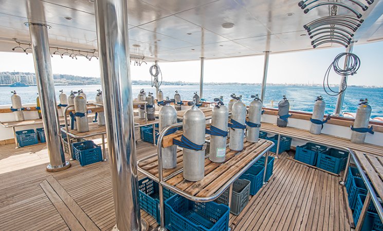 dive deck (2).jpg
