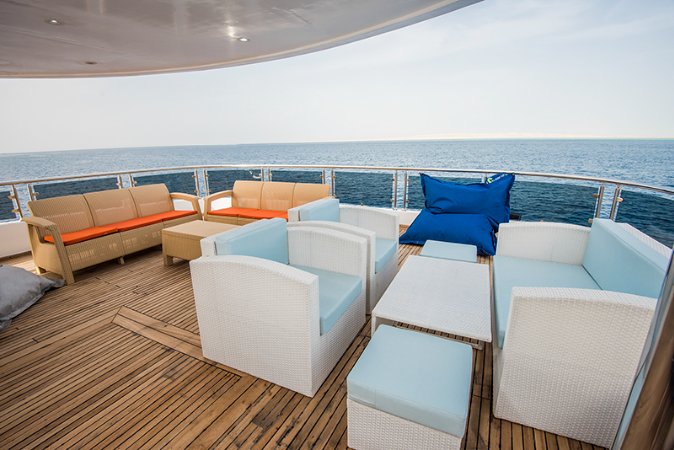 Sundeck (2).jpg