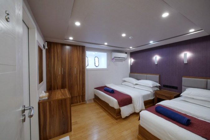 Emperor-Explorer (7).jpg