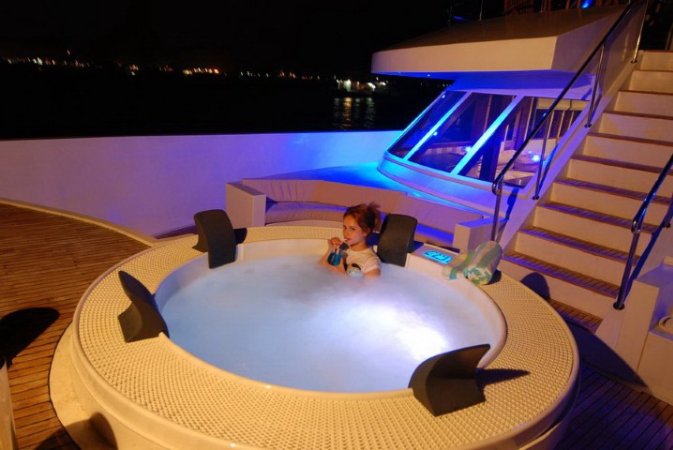 Emperor Leo Maldives (2).jpg